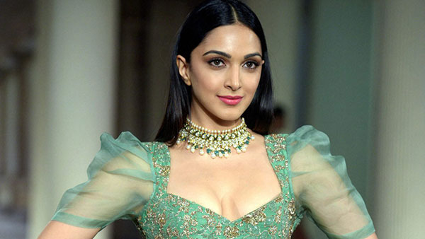 Bollywood एक्ट्रेस Kiara Advani ने खरीदी नई Audi A8 L लग्जरी सेडान, सामने आईं तस्वीरें Bollywood एक्ट्रेस Kiara Advani ने खरीदी नई Audi A8 L लग्जरी सेडान, सामने आईं तस्वीरें