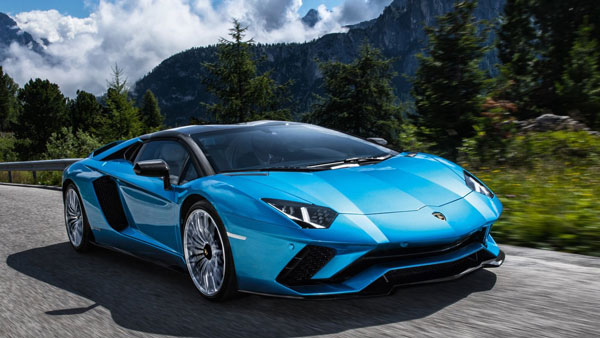 इस साल फिल्मी सितारों ने खरीदी ये लग्जरी कारें, कीमत 5 करोड़ रुपये से भी ज्यादा इस साल फिल्मी सितारों ने खरीदी ये लग्जरी कारें, कीमत 5 करोड़ रुपये से भी ज्यादा