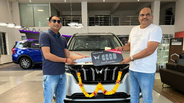 Mahindra XUV700 डीजल की डिलीवरी हुई शुरू, AX7 डीजल ऑटोमैटिक सबसे पहले हुआ डिलीवर