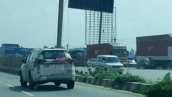 Mahindra XUV700 का नया वैरिएंट टेस्टिंग एक दौरान आया नजर, देखें तस्वीरें