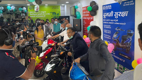 Okaya Faast इलेक्ट्रिक स्कूटर हुई लाॅन्च, सिंगल चार्ज पर चलेगी 200 किलोमीटर, जानें क्या है कीमत