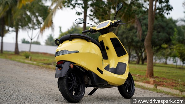 Ola Electric Scooter की डिलीवरी आज से हुई शुरु, पहले ग्राहकों को खास कार्यक्रम में सौंपा जाएगा स्कूटर