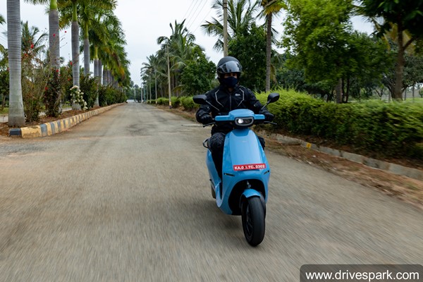 Ola Electric Scooter की डिलीवरी आज से हुई शुरु, पहले ग्राहकों को खास कार्यक्रम में सौंपा जाएगा स्कूटर