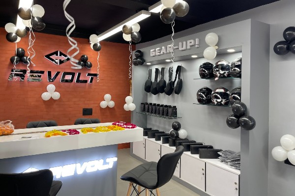 Revolt Motors ने कोलकाता में खोला पूर्वी भारत का पहला डीलरशिप, अगले साल 59 शहरों में बढ़ाएगी पहुंच