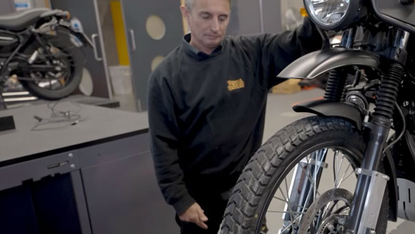 Royal Enfield Hunter 350 की मिली झलक, देखें कैसी होगी यह नई बाइक