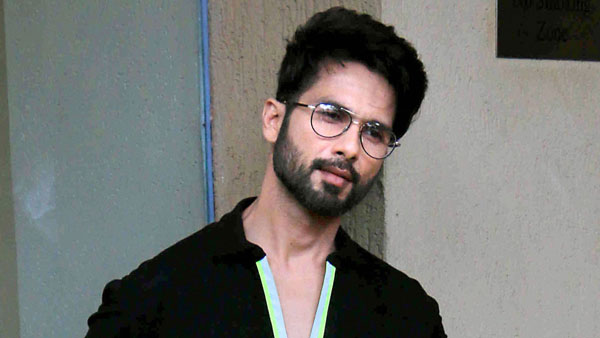 इस साल फिल्मी सितारों ने खरीदी ये लग्जरी कारें, कीमत 5 करोड़ रुपये से भी ज्यादा इस साल फिल्मी सितारों ने खरीदी ये लग्जरी कारें, कीमत 5 करोड़ रुपये से भी ज्यादा