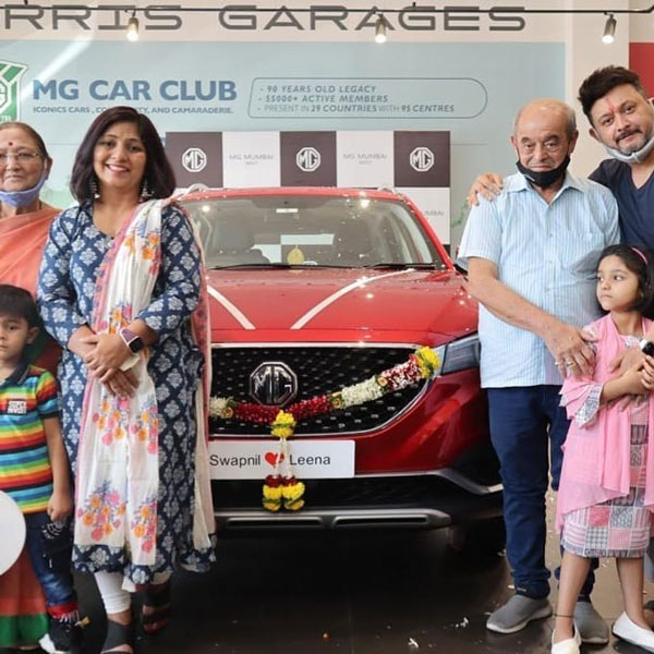 एक्टर स्वप्निल जोशी ने पत्नि को गिफ्ट की MG की इलेक्ट्रिक एसयूवी, जानिए क्या है कीमत और रेंज एक्टर स्वप्निल जोशी ने पत्नि को गिफ्ट की MG की इलेक्ट्रिक एसयूवी, जानिए क्या है कीमत और रेंज