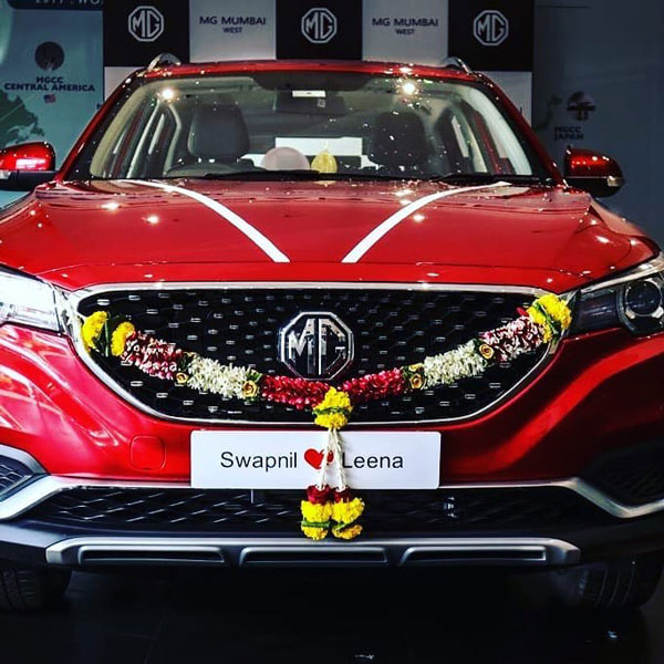 एक्टर स्वप्निल जोशी ने पत्नि को गिफ्ट की MG की इलेक्ट्रिक एसयूवी, जानिए क्या है कीमत और रेंज एक्टर स्वप्निल जोशी ने पत्नि को गिफ्ट की MG की इलेक्ट्रिक एसयूवी, जानिए क्या है कीमत और रेंज