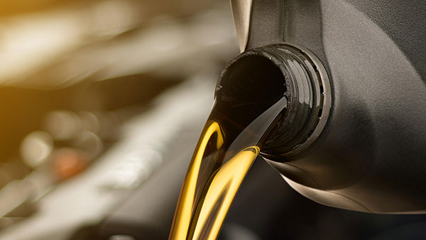Types of Engine Oil: आपके वाहन के लिए कौन सा इंजन ऑयल है बेस्ट, यहां जानें