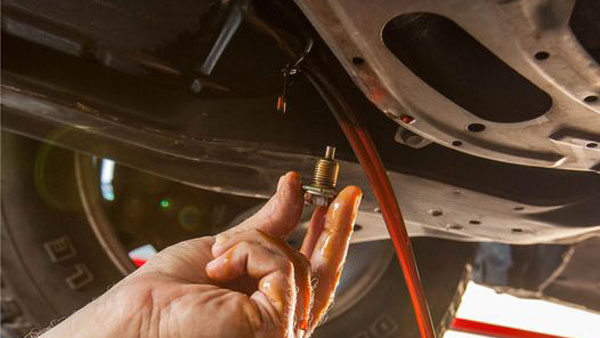 Types of Engine Oil: आपके वाहन के लिए कौन सा इंजन ऑयल है बेस्ट, यहां जानें