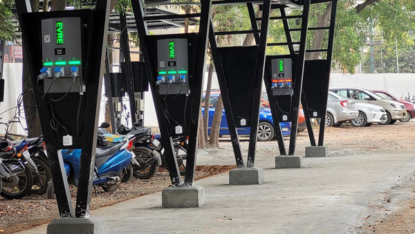 EVRE दो साल के भीतर देश में लगाएगी 1,000 ईवी चार्जिंग हब, मिलेगी फास्ट चार्जिंग की सुविधा EVRE दो साल के भीतर देश में लगाएगी 1,000 ईवी चार्जिंग हब, मिलेगी फास्ट चार्जिंग की सुविधा