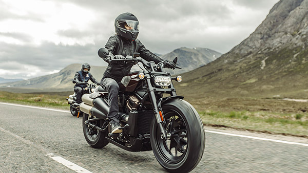 एक्टर सिद्धांत चतुर्वेदी ने खरीदी हार्ले-डेविडसन की ये दमदार बाइक, कीमत एक एसयूवी से भी ज्यादा