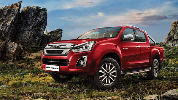Toyota Hilux vs Isuzu D-Max V-Cross: दोनों पिकअप ट्रक में कौन है ज्यादा दमदार, देखें तुलना