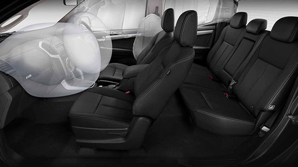 Toyota Hilux vs Isuzu D-Max V-Cross: दोनों पिकअप ट्रक में कौन है ज्यादा दमदार, देखें तुलना