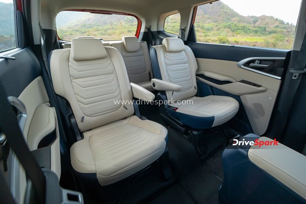 Kia Carens Review: किया कैरंस रिव्यू डिजाईन, फीचर्स, इंजन, ड्राइविंग अनुभव, सीटिंग जानकारी