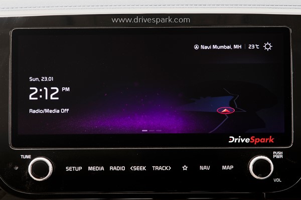 Kia Carens Review: किया कैरंस रिव्यू डिजाईन, फीचर्स, इंजन, ड्राइविंग अनुभव, सीटिंग जानकारी