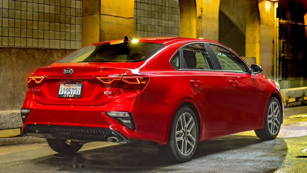Kia ने 4,10,000 से ज्यादा कारों को वापस बुलाया, सुरक्षा फीचर में एयरबैग की आई खराबी