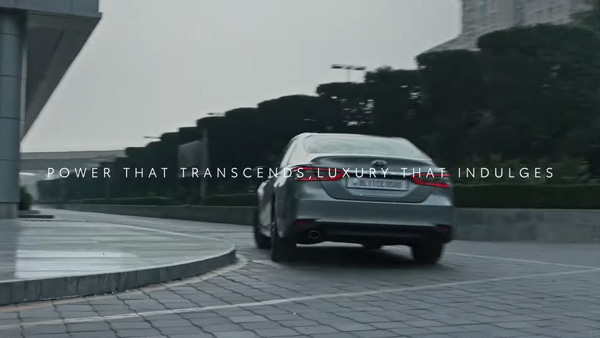 Toyota Camry को जल्द किया जाएगा भारत में लॉन्च, कंपनी ने जारी किया नया टीजर वीडियो