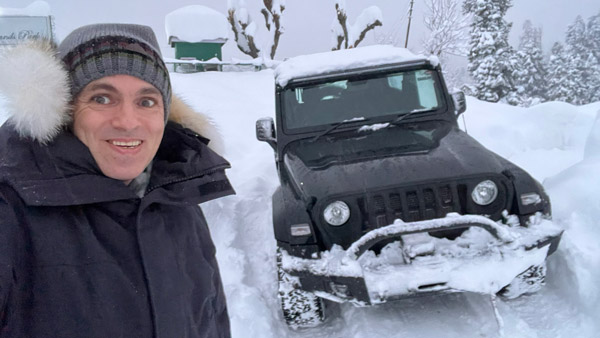 Mahindra Thar के साथ बर्फीली सड़कों पर दिखे Omar Abdullah, Anand Mahindra ने की प्रशंसा