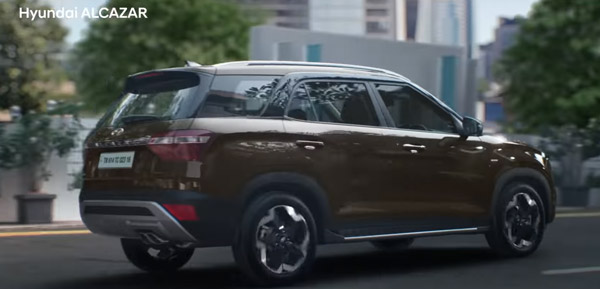 Hyundai Alcazar के TVC में नजर आएंगे Shah Rukh Khan, साथ होंगी महिला क्रिकेट टीम की प्लेयर्स