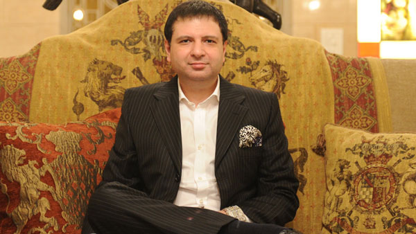 योहान पूनावाला ने अपनी पत्नी को गिफ्ट की 4 करोड़ की Bentley कार, जानें क्या है खास