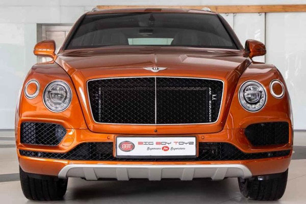 योहान पूनावाला ने अपनी पत्नी को गिफ्ट की 4 करोड़ की Bentley कार, जानें क्या है खास