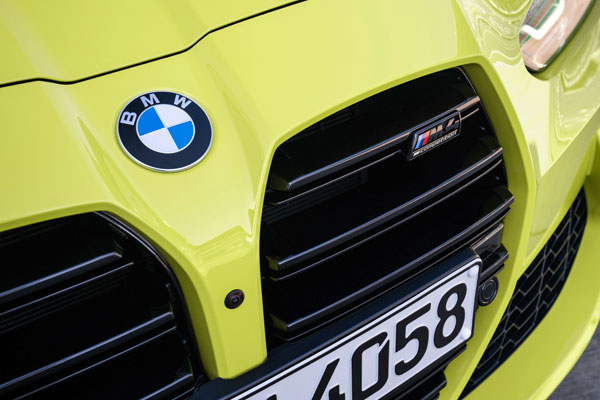 BMW M4 स्पोर्ट्स सेडान जल्द होगी भारतीय बाजार में लॉन्च, 10 फरवरी से शुरू होगी इस कार की बुकिंग