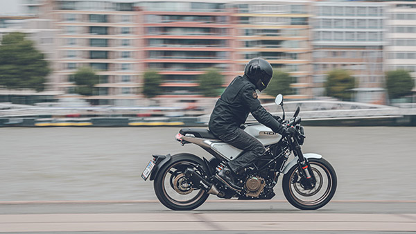 2022 Husqvarna Svartpilen 125, Svartpilen 401 और Vitpilen 401 का खुलासा, जानें क्या हुए हैं बदलाव