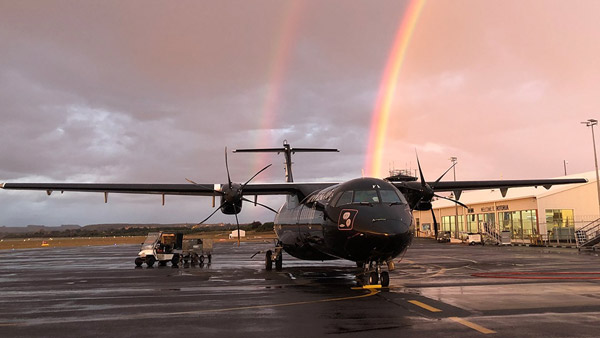 कमर्शियल Airplane पर क्यों नहीं किया जाता है काले रंग का पेंट, जानिए क्या है वजह कमर्शियल Airplane पर क्यों नहीं किया जाता है काले रंग का पेंट, जानिए क्या है वजह
