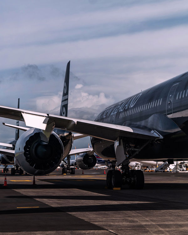 कमर्शियल Airplane पर क्यों नहीं किया जाता है काले रंग का पेंट, जानिए क्या है वजह कमर्शियल Airplane पर क्यों नहीं किया जाता है काले रंग का पेंट, जानिए क्या है वजह