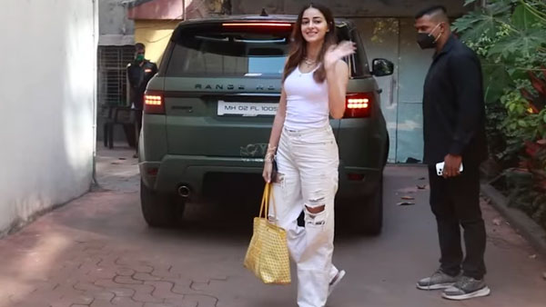 Bollywood एक्ट्रेस Ananya Pandey रैप की हुई Range Rover Sport में आईं नजर, दिखने में है शानदार Bollywood एक्ट्रेस Ananya Pandey रैप की हुई Range Rover Sport में आईं नजर, दिखने में है शानदार