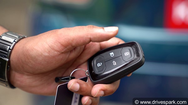 कारों में मिलने वाले ये 10 फीचर्स हर वेरिएंट में होने चाहिए स्टैंडर्ड, जानें कौन से फीचर्स हैं लिस्ट में