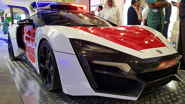 दुबई ने एम्बुलेंस सेवा में शामिल की 26 करोड़ रुपये की कार, नाम है Lykan HyperSport Responder दुबई ने एम्बुलेंस सेवा में शामिल की 26 करोड़ रुपये की कार, नाम है Lykan HyperSport Responder