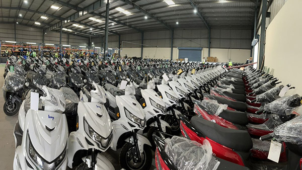 HOP Electric Mobility ने लगाई नई फैक्ट्री, सबसे कम समय में हुआ पहले 1000 वाहनों का उत्पादन