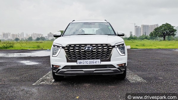 Kia Carens माइलेज के मामले में है कितनी बेहतर? देखें इसके प्रतिद्वंद्वियों से इसकी तुलना 