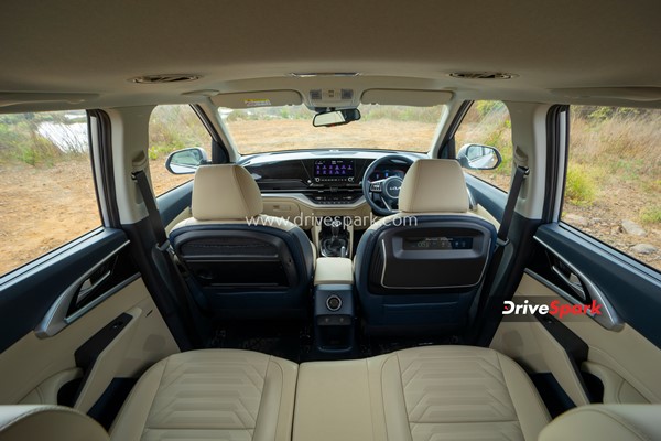 Kia Carens MPV डीलरशिप पर पहुंचना हुई शुरू, इस माह भारतीय बाजार में हो सकती है लॉन्च