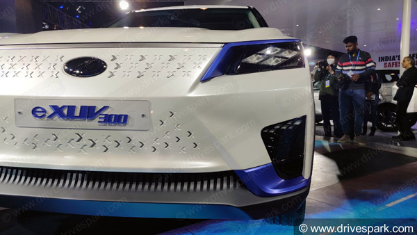 हो जाएं तैयार! इलेक्ट्रिक अवतार में जल्द आ रही है महिंद्रा की XUV300 SUV