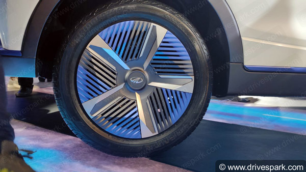 हो जाएं तैयार! इलेक्ट्रिक अवतार में जल्द आ रही है महिंद्रा की XUV300 SUV