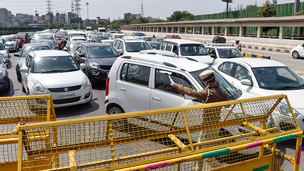 दिल्ली में अकेले कार चलाते समय मास्क पहनना नहीं होगा अनिवार्य, हाई कोर्ट ने कहा सरकार का बेतुका नियम