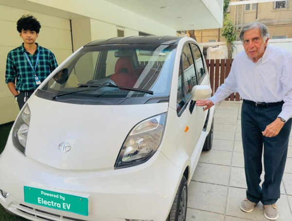 Ratan Tata को मिली कस्टम बिल्ट Tata Nano इलेक्ट्रिक कार, फुल चार्ज पर देती है 160 किमी की रेंज