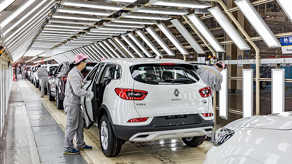 रूस और यूक्रेन युद्ध का असर कार निर्माताओं पर भी पड़ा, उत्पादन शिफ्ट करने की है योजना