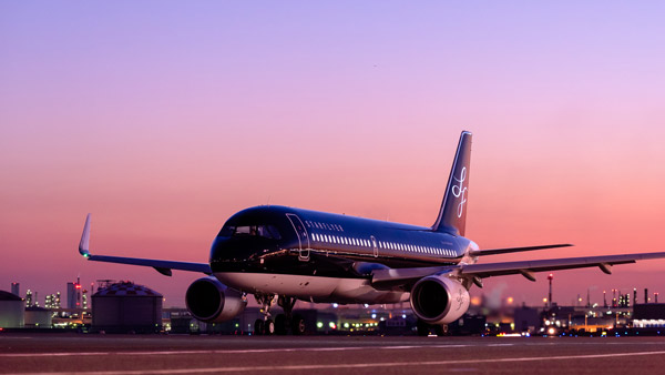 कमर्शियल Airplane पर क्यों नहीं किया जाता है काले रंग का पेंट, जानिए क्या है वजह कमर्शियल Airplane पर क्यों नहीं किया जाता है काले रंग का पेंट, जानिए क्या है वजह