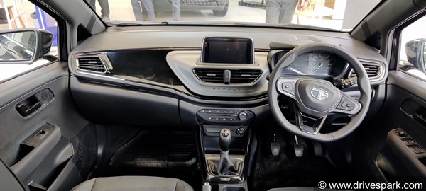 Tata Altroz को भारतीय बाजार में पूरे हुए दो साल, डार्क एडिशन अब XT और XZ+ वैरिएंट में भी उपलब्ध