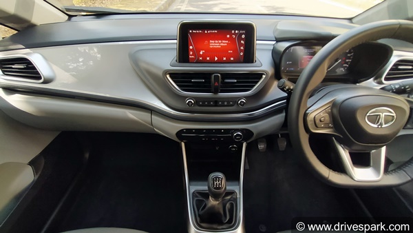 Tata Altroz को मिलेगा एक नया रंग विकल्प, ब्लू रंग में दिखती है बेहद आकर्षक