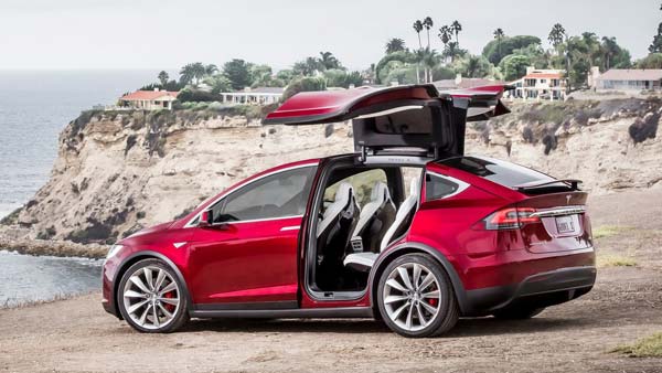 Tesla ने 8 लाख से ज्यादा इलेक्ट्रिक कारों को बुलाया वापस, जानें क्या है कारण