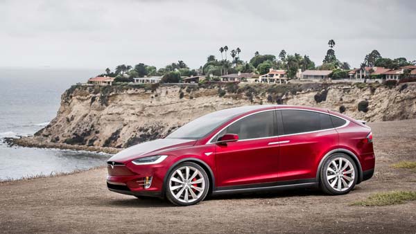 Tesla ने 8 लाख से ज्यादा इलेक्ट्रिक कारों को बुलाया वापस, जानें क्या है कारण