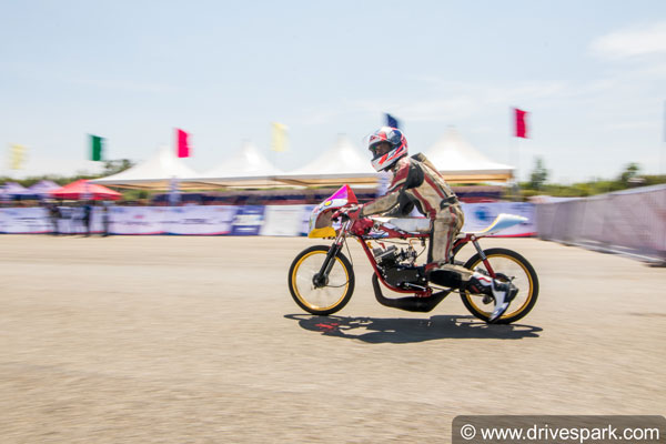 2022 के लिए VROOM Drag रेस आई वापस: जानें भारत में सबसे बड़े ड्रैग मीट के बारे में 2022 के लिए VROOM Drag रेस आई वापस: जानें भारत में सबसे बड़े ड्रैग मीट के बारे में