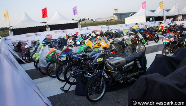 2022 के लिए VROOM Drag रेस आई वापस: जानें भारत में सबसे बड़े ड्रैग मीट के बारे में 2022 के लिए VROOM Drag रेस आई वापस: जानें भारत में सबसे बड़े ड्रैग मीट के बारे में