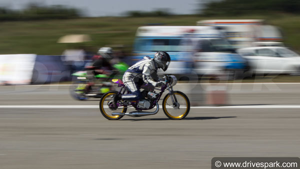 2022 के लिए VROOM Drag रेस आई वापस: जानें भारत में सबसे बड़े ड्रैग मीट के बारे में 2022 के लिए VROOM Drag रेस आई वापस: जानें भारत में सबसे बड़े ड्रैग मीट के बारे में