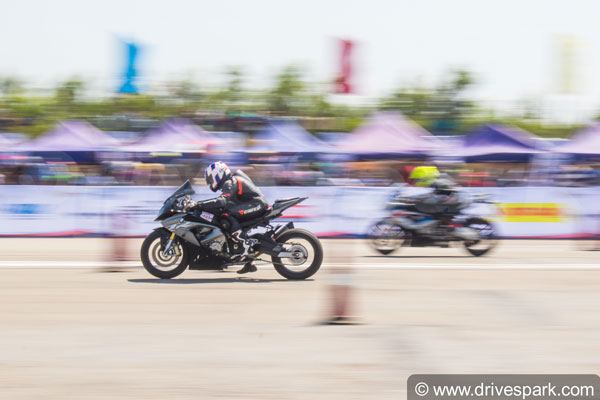 2022 के लिए VROOM Drag रेस आई वापस: जानें भारत में सबसे बड़े ड्रैग मीट के बारे में 2022 के लिए VROOM Drag रेस आई वापस: जानें भारत में सबसे बड़े ड्रैग मीट के बारे में